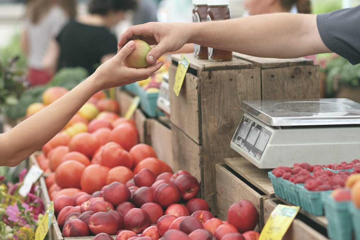 farmer's market, apples